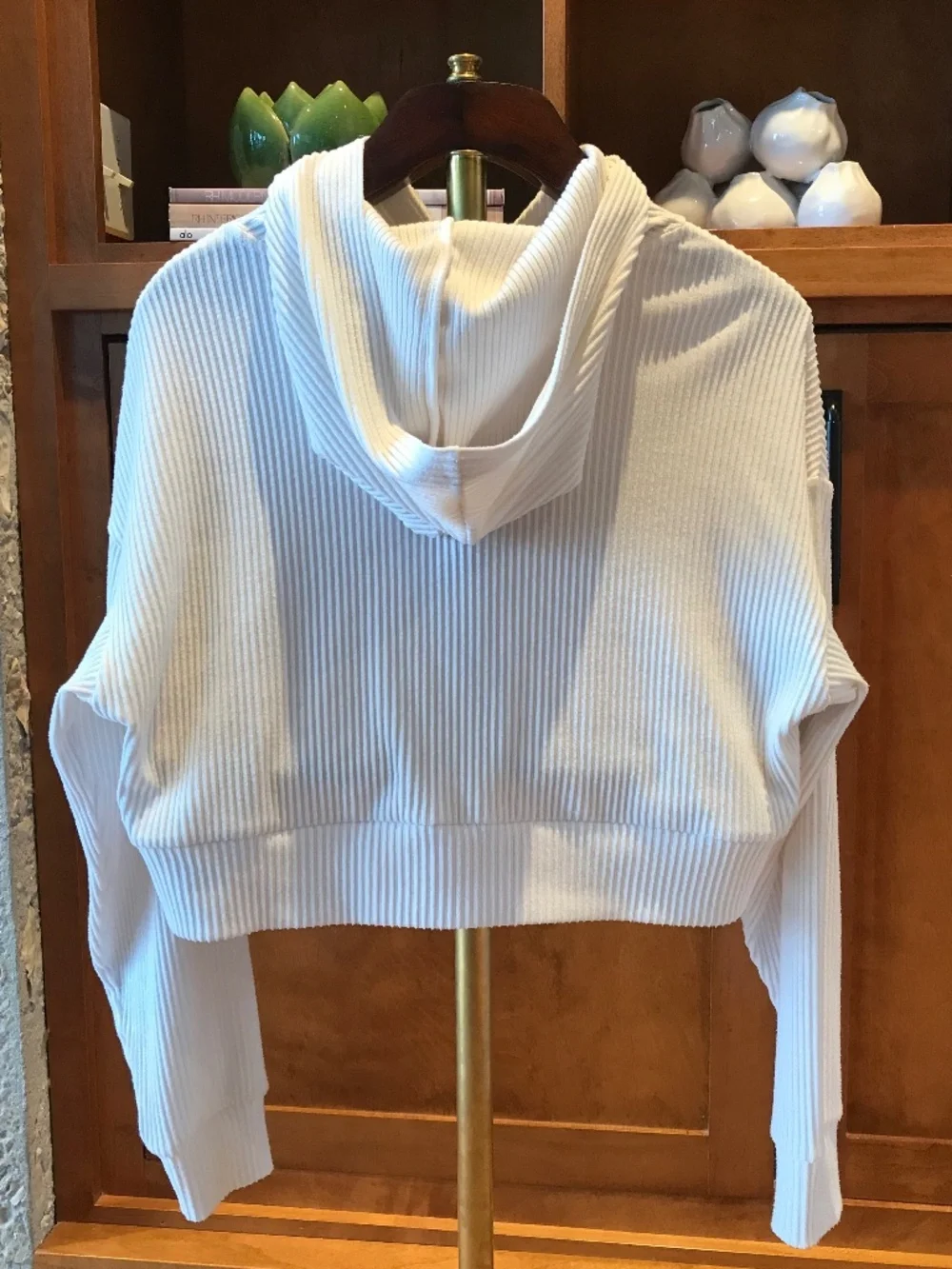 ALO IVORY COZY RIBBED CROPPED MUSE HOODIE